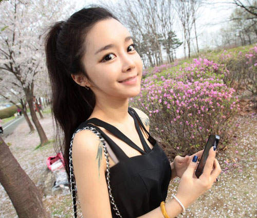 大眼美女《趙敏英》女大.....還真的是18變@_@