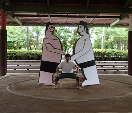 進擊的紙相撲　〝咚咚咚〞巨大奇型種的壓迫感好強壓