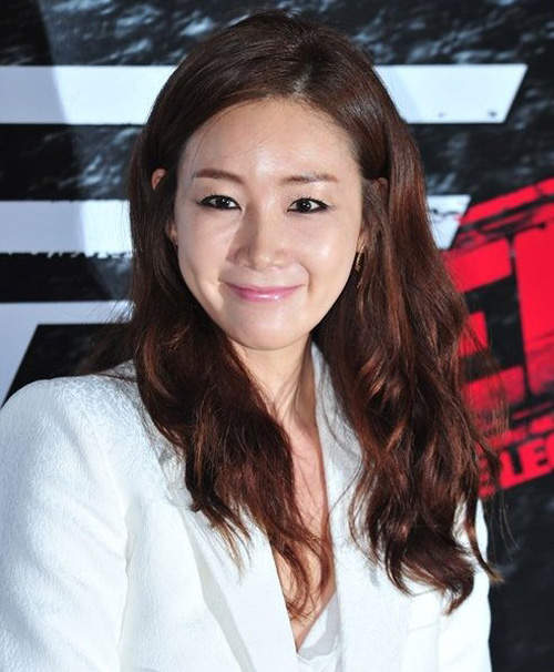 崔智友新時尚？《石膏固定鞋》也能很流行？