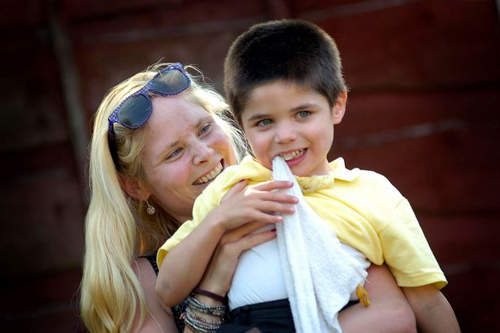 英國《異食癖男童》連牆壁都想吃......