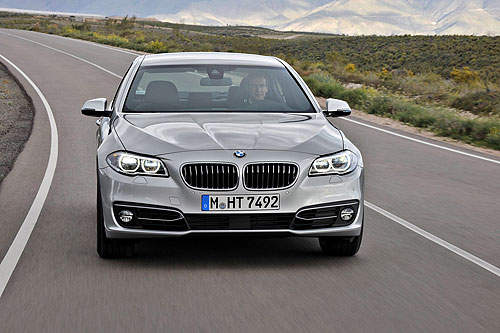 小改款《BMW 5系列》變了臉後是不是更帥氣呢? 小改款《BMW 5系列》變了臉後是不是更帥氣呢?