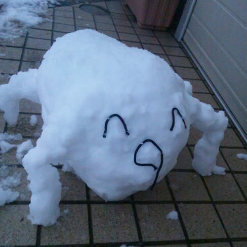 關東大雪下的《個性雪人》...這,已經不算雪人了吧(苦笑) 關東大雪下的《個性雪人》...這,已經不算雪人了吧(苦笑)