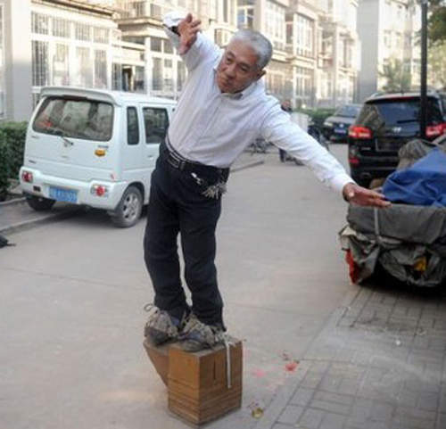 大陸《鐵鞋伯》原來自製的高跟鞋也有特殊的效果