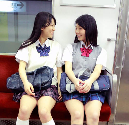 電車癡漢注意 為了對付他結果自己反而冏了... 電車癡漢注意 為了對付他結果自己反而冏了...