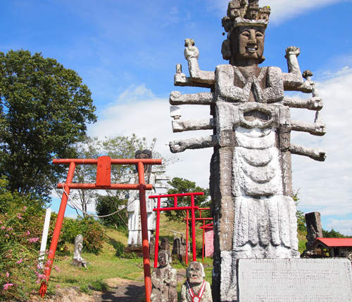 B級景點《怪怪石像村》750尊石像全都出自一人之手