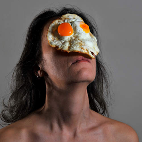 生熟食全往臉上擺 英國藝術家的另類創作「On Your Face」 生熟食全往臉上擺 英國藝術家的另類創作「On Your Face」