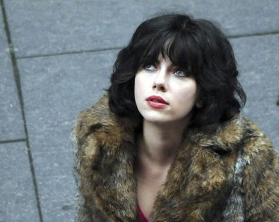 《皮囊之下》史嘉蕾色誘地球男 變身外星黑寡婦 