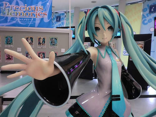 《初音插畫展》好想蒐一套起來唷~ 《初音插畫展》好想蒐一套起來唷~