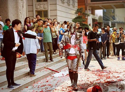 大陸《生化危機版》婚禮  但可不是為了阻擋病毒XD 大陸《生化危機版》婚禮  但可不是為了阻擋病毒XD