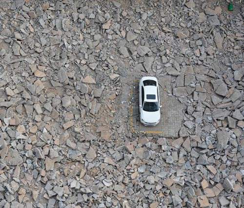 死不走的《釘子車》那就讓它走不了?! 死不走的《釘子車》那就讓它走不了?!