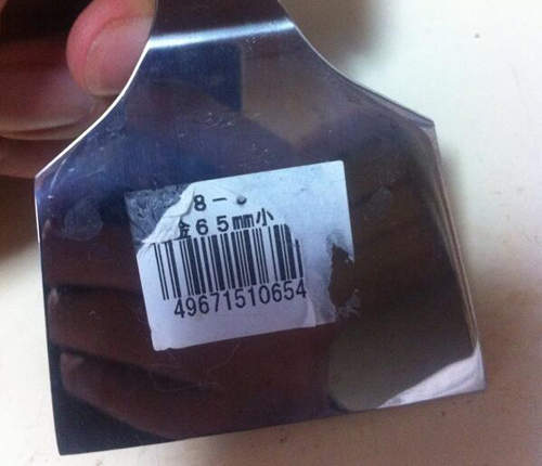 對付難撕的標籤貼紙　超意外的解決方法是...？