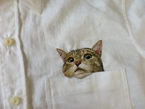 胸口躲了一隻貓ΦωΦ 可愛度破表日本刺繡藝術 胸口躲了一隻貓ΦωΦ 可愛度破表日本刺繡藝術