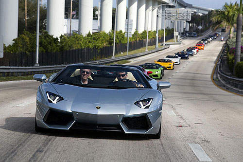 上空大牛《Lamborghini Aventador Roadsters》邁阿密機場撒野? 上空大牛《Lamborghini Aventador Roadsters》邁阿密機場撒野?