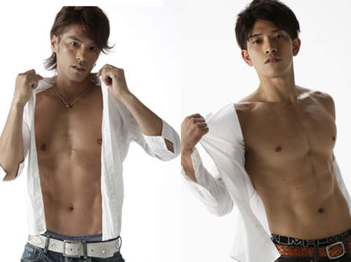 超肌熱《健身男子》衣服通通脫掉的寫真桌曆（O┬O）