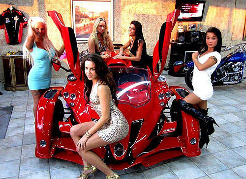 《Anibal改裝女郎》車車越改旁邊的美女越辣? 《Anibal改裝女郎》車車越改旁邊的美女越辣?