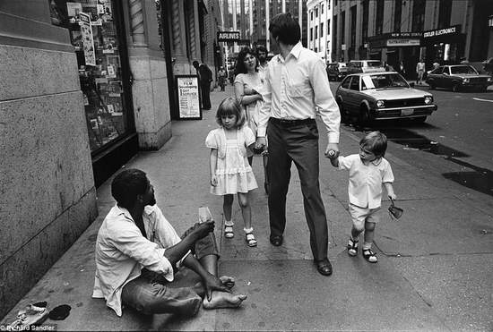 1980s《紐約黑白街拍》有種奇特的陰森感.......