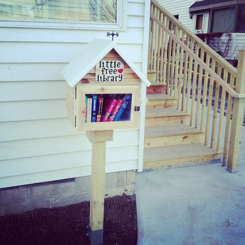 環保《小圖書館》 想看什麼自己拿~