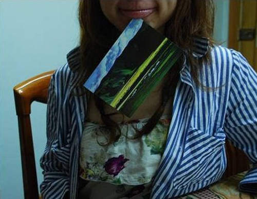 《下唇夾夾功》你能夾起什麼驚人的東西嗎？！