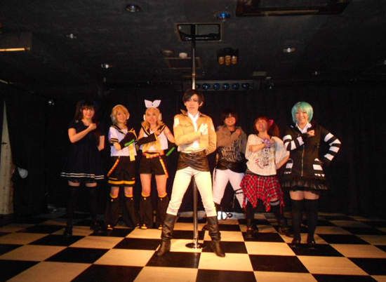 《進擊的鋼管舞》這兵長壞掉了..可是看起來好嗨XD