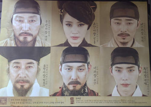 電影海報《角度的重要性》怎麼折一下全變臉XDDD