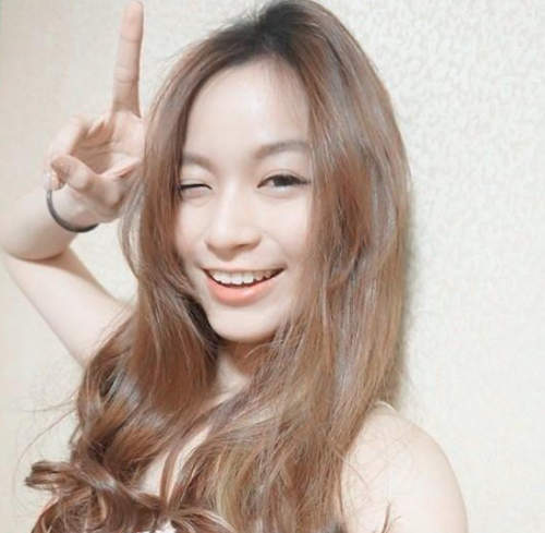 Esther Zhen 超漂亮的眨眼大馬美女 Esther Zhen 超漂亮的眨眼大馬美女