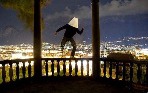 奧地利《燈罩先生》~難道他跟月亮先生是好朋友嗎? 奧地利《燈罩先生》~難道他跟月亮先生是好朋友嗎?