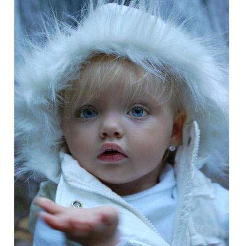 《Aira Brown》年僅兩歲的天使小魔豆 《Aira Brown》年僅兩歲的天使小魔豆