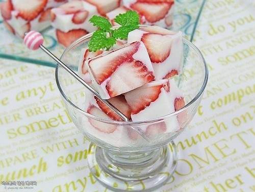 《草莓牛奶凍》酸酸甜甜的幸福好滋味❤ 《草莓牛奶凍》酸酸甜甜的幸福好滋味❤