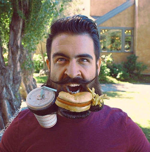 超酷《鬍子哥》想吃什麼都可以不用動手 XDDD