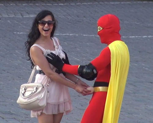 波蘭《摸奶超人》你敢讓他幫你的奶奶做檢查嗎(//▽//)？