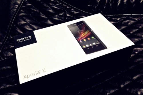 《Sony Xperia Z》日版發售前(?) 國外最新前零售版首發開箱~ 《Sony Xperia Z》日版發售前(?) 國外最新前零售版首發開箱~