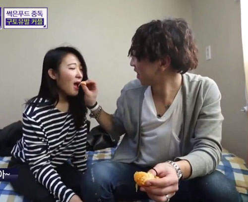 超噁心《餿食情侶檔》~食物越酸他們吃得越開心⊙_⊙ 超噁心《餿食情侶檔》~食物越酸他們吃得越開心⊙_⊙