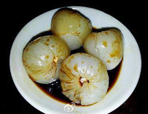 網友創意《荔枝吃法》加醬油真的是絕配嗎...? 網友創意《荔枝吃法》加醬油真的是絕配嗎...?