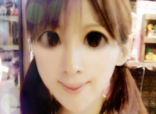 《美圖秀秀APP》一指神功變成大眼美女 