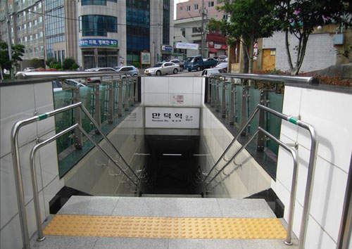 《韓國最深地鐵站》加油!再幾層就可以到達B18了~(嗯?) 《韓國最深地鐵站》加油!再幾層就可以到達B18了~(嗯?)