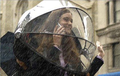 新型《遮罩式雨傘Nubrella》 以後不用再怕淋成落湯雞啦~ 新型《遮罩式雨傘Nubrella》 以後不用再怕淋成落湯雞啦~