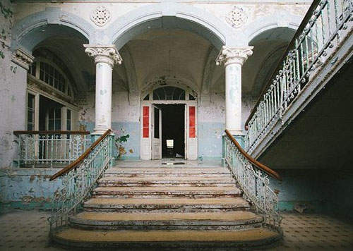 深訪《貝利茨醫院廢墟》希特勒跟阿湯哥都曾到過這裡....