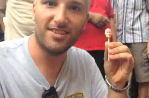 人臉棒棒糖 路邊大叔神一般的口技幫你吹出來 人臉棒棒糖 路邊大叔神一般的口技幫你吹出來