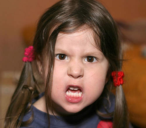 女孩《暴怒的瞬間》~心中同樣只有一個字出現