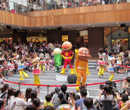 超元氣《麵包超人》這樣應該更容易中暑吧（汗）