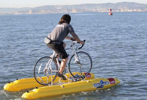 超潮《海上自行車》新騎法  但鯊魚在你後面它非常飢渴~(張嘴)