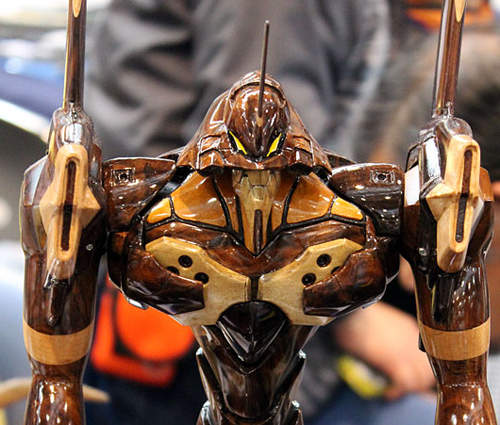 木製初號機　暴走時嘴巴張開會有原木香味嗎？