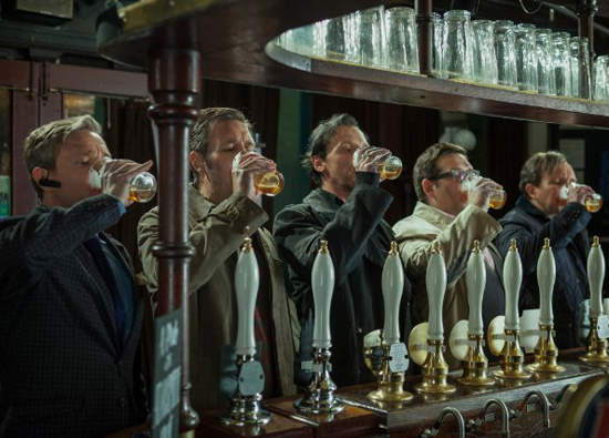 英式幽默之《是芥末日》在世界末日時呼喊酒吧......XD