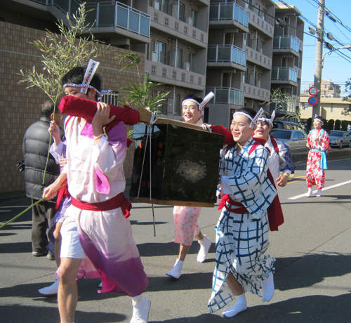 阿北女裝奔跑奇祭《雷大般若祭》這可不是東京馬拉松啊~ 阿北女裝奔跑奇祭《雷大般若祭》這可不是東京馬拉松啊~