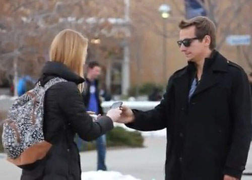 跟女孩要電話的必勝殺招~成功率高達75％