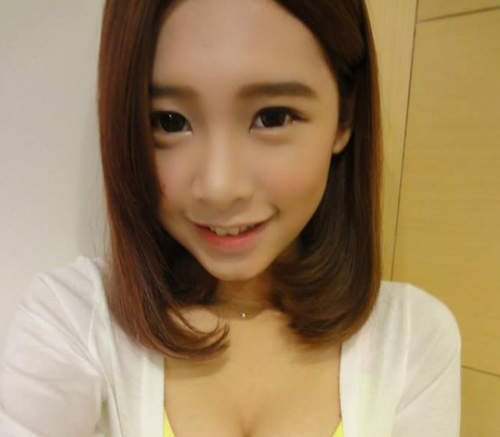 賣錶妹 盧映融 眼睛不知道應該看哪裡了(揉眼) 賣錶妹 盧映融 眼睛不知道應該看哪裡了(揉眼)