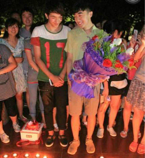 陝西《男同志告白成功》女同學要傷心了T^T 陝西《男同志告白成功》女同學要傷心了T^T