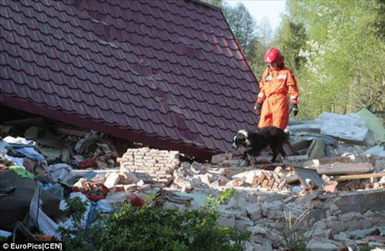 《老婆不帶老公出門》生氣把房子炸了