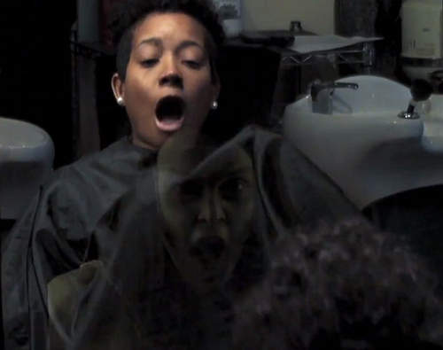 《理髮廳恐怖整人》如果設計師手上拿著剪刀的話就真的恐怖了...