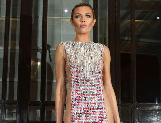 英女星超大膽《國旗禮服》敢穿真的I服了U 英女星超大膽《國旗禮服》敢穿真的I服了U